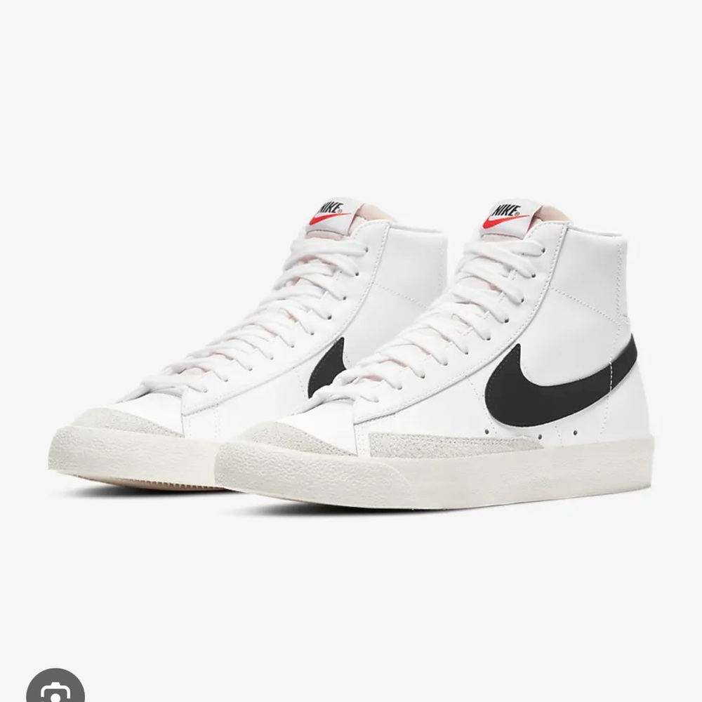 Nike Blazer Mid 77 Women’s Sneaker - size 7 - great condition!
